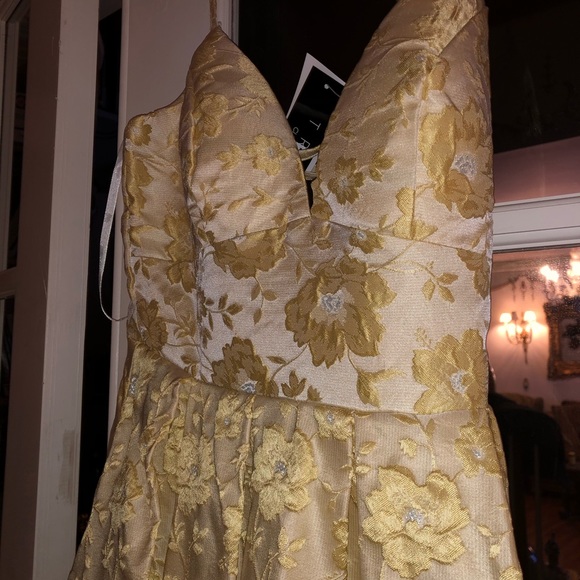 NWT Trixxi Junior’s Floral Jacquard Gown Yellow - Picture 7 of 9